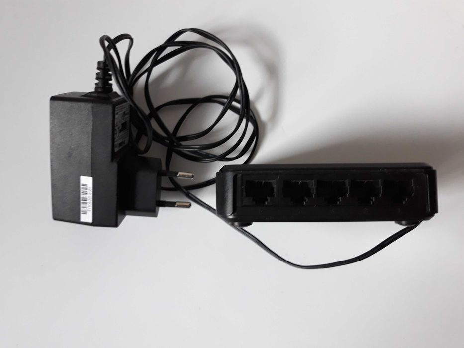 Продам коммутатор D-Link DES-1005A (свитч)