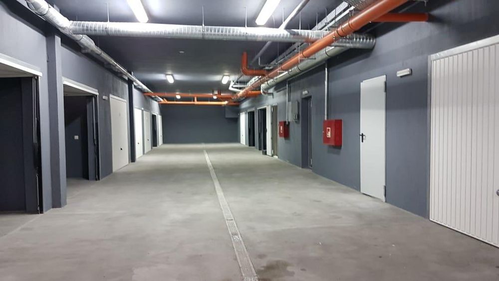 Дава се под наем Гараж / Паркомясто в София, Студентски град - 30 кв.м за 125 € - Снимка #1