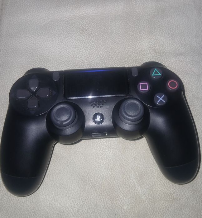 PlayStation 4 slim във отлично състояни