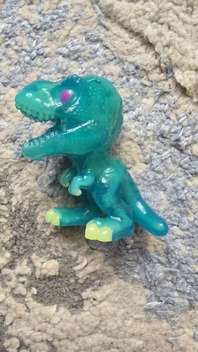 Продам фигурку Динозавра тирекс