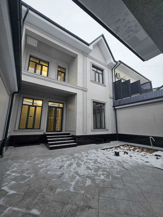 Янгихает . Шокирарык махалля. 2.5 сотихда 9 хонали янги уй сотаман .