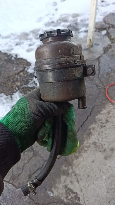 Бачок Гура БМВ е34