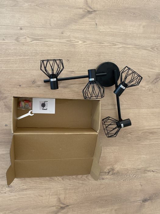 Lampa tavan 4 becuri