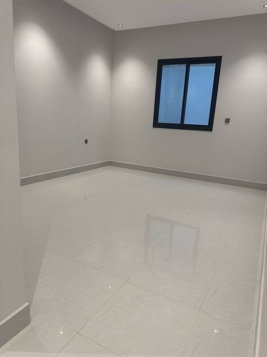 Zugrav ,echipa 3 băieți,glet 8 lei 1 strat, amorsa și vinarom 10 lei