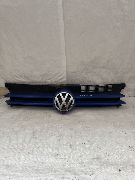 Оригинална решетка VW Golf 4