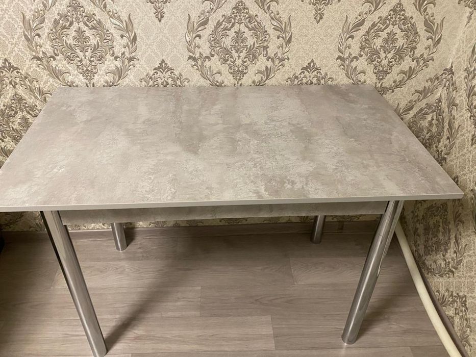 Продам кухонные столы