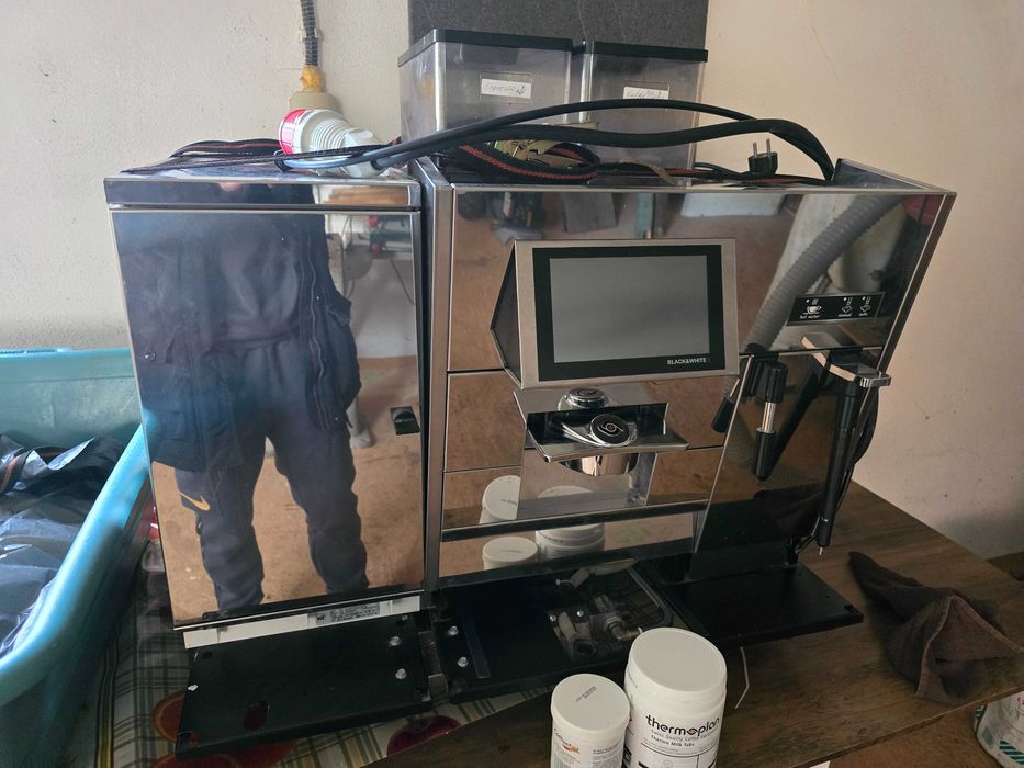 Masina de cafea automata Thermoplan black & white