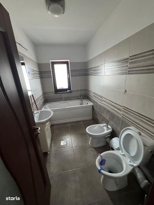 Apartament cu 2 camere de închiriat Piata Simian