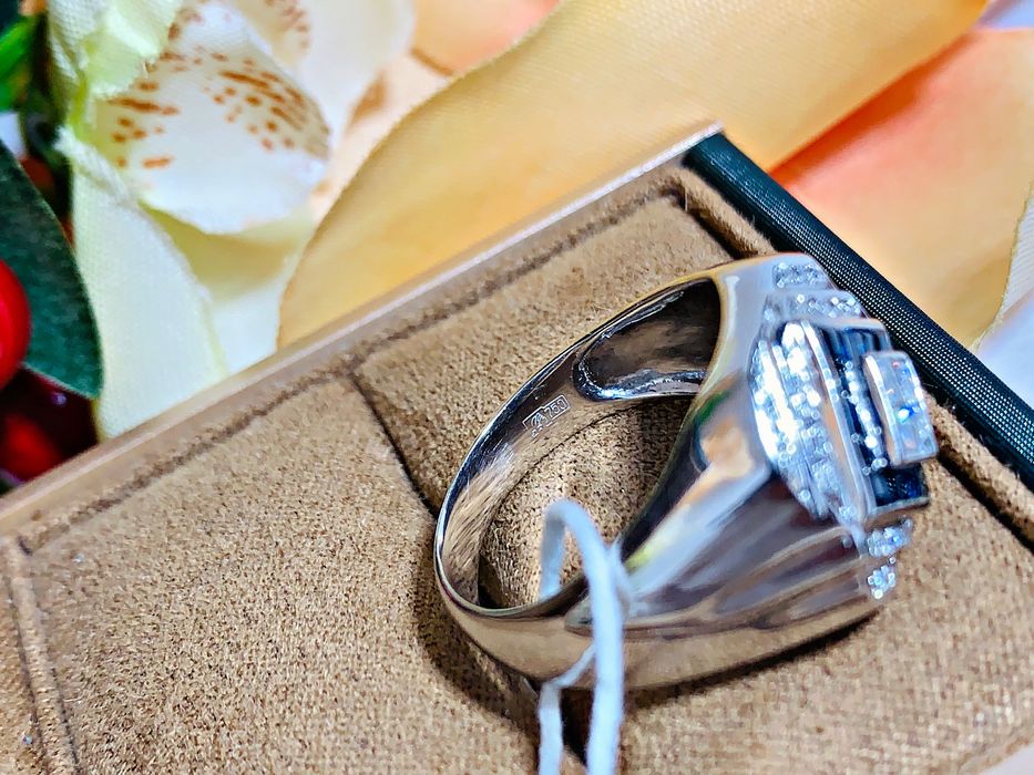 Брутальный заводской золотой перстень с бриллиантами и Сапфирами