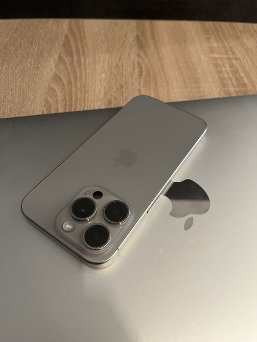 iPhone 15 pro 512gb