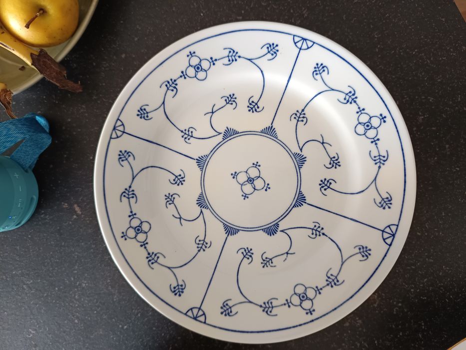 Винтидж руски порцеланови сервизи и колекционерска чиния ГДР от '80