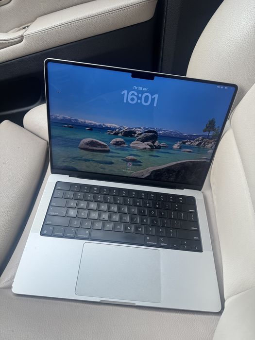 Macbook pro 14 m2pro