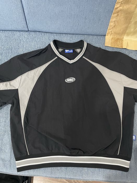 Продав две ветровки из qr и pull &bear