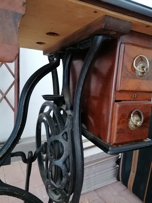 Mașină de cusut Singer