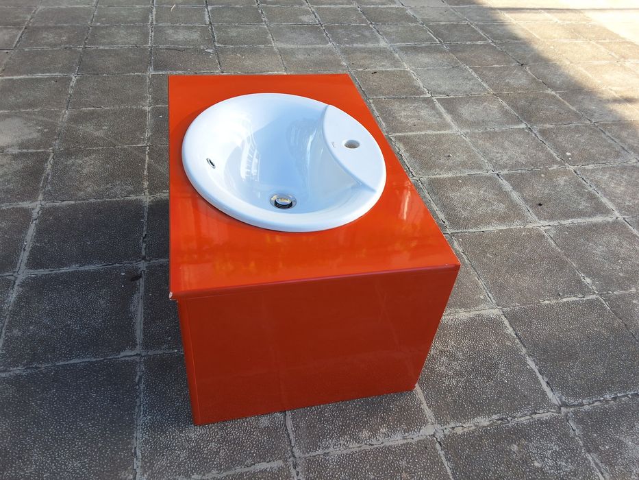 Продавам мивка- Видима, вградена във водоустойчиви панели.