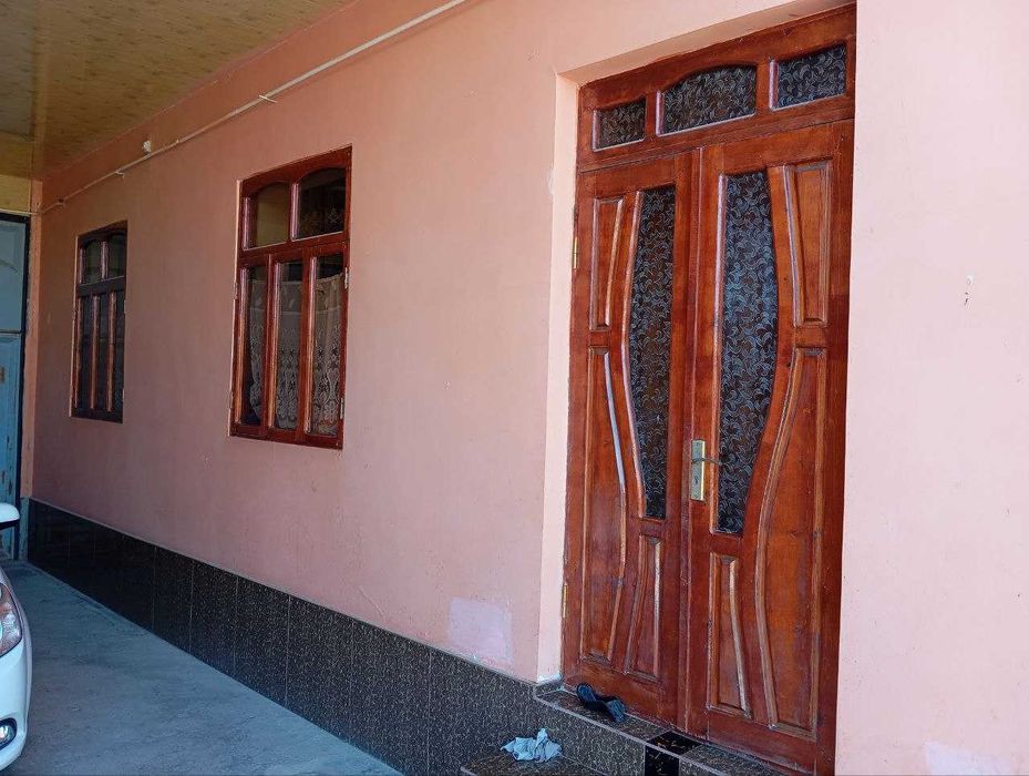 Гулистон 3 да катта ховли сотилади