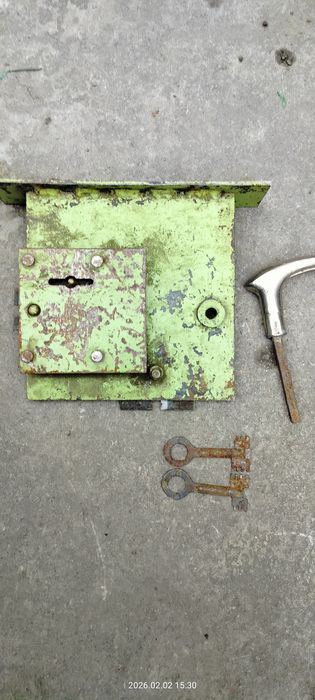 Продам самодельный замок .