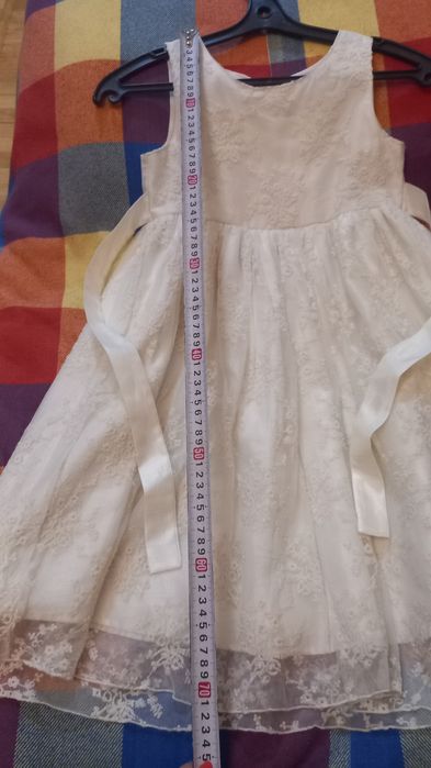 Платье нарядное на 6-7 лет.