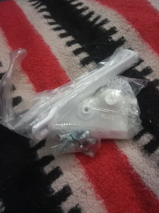 продам новые  дверные доводчики