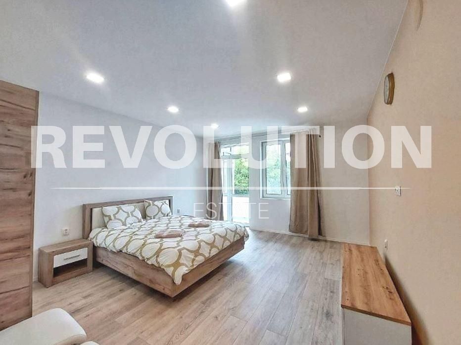 Дава се под наем Тристаен апартамент в Варна, Център - 91 кв.м за 947.58 € - Снимка #4