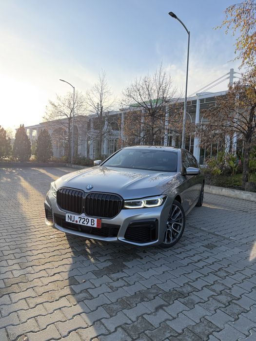BMW Seria 7 xDrive M Pachet