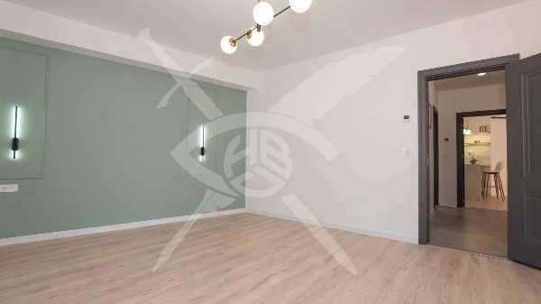 Продава се Тристаен апартамент в Бургас, Център - 125 кв.м за 1592 €/кв.м - Снимка #1