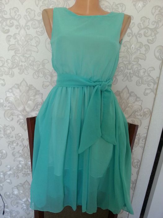 Разгруза платьев 42-44 размера