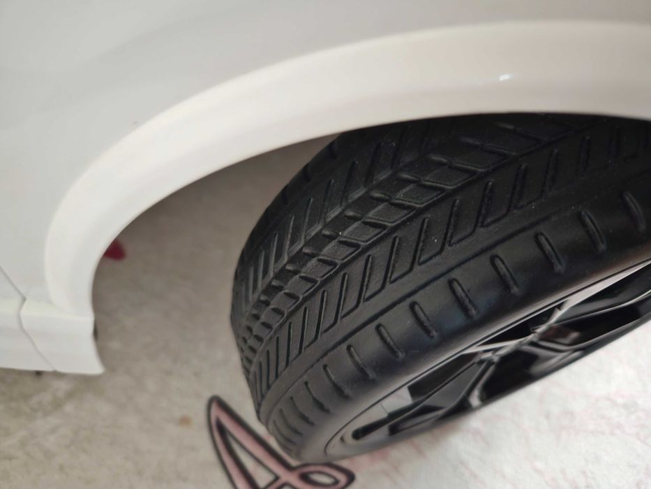 Акумулаторен джип Audi RS Q8