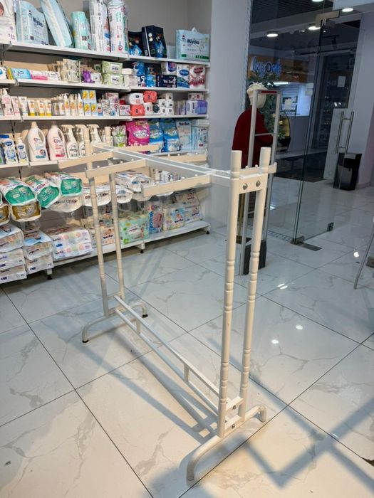 Напольная вешалка