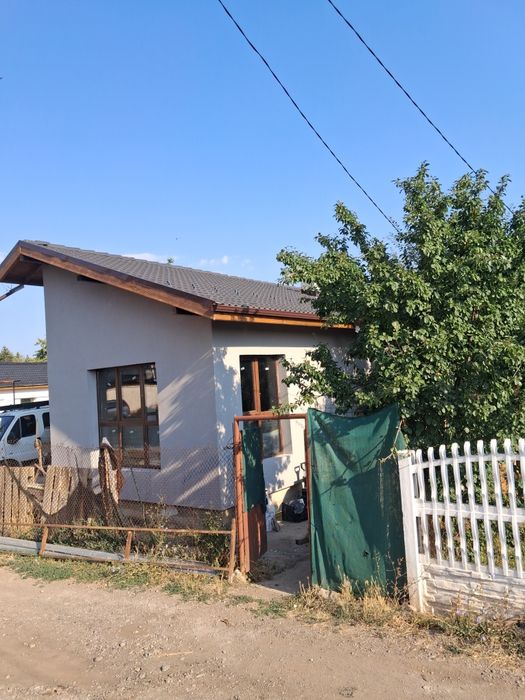 Еднофамилна Къща в град Костинброд  РЗП 95КВ + Две веранди