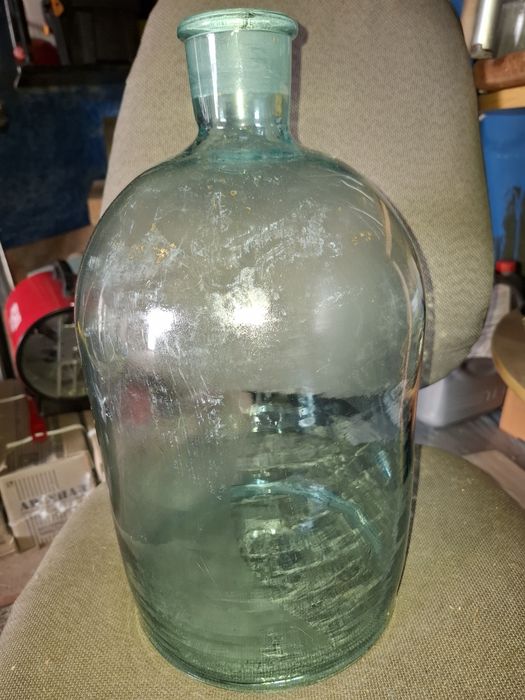 Продам бутыль 10-12 л