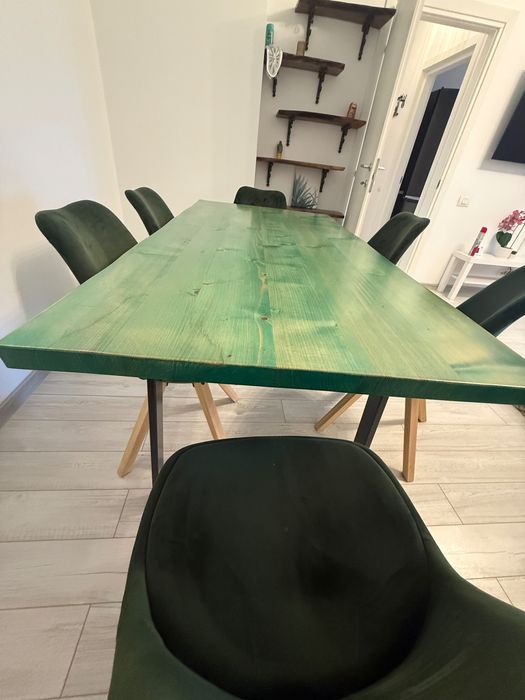 Masă living + 6 scaune catifea verde – stare foarte bună
