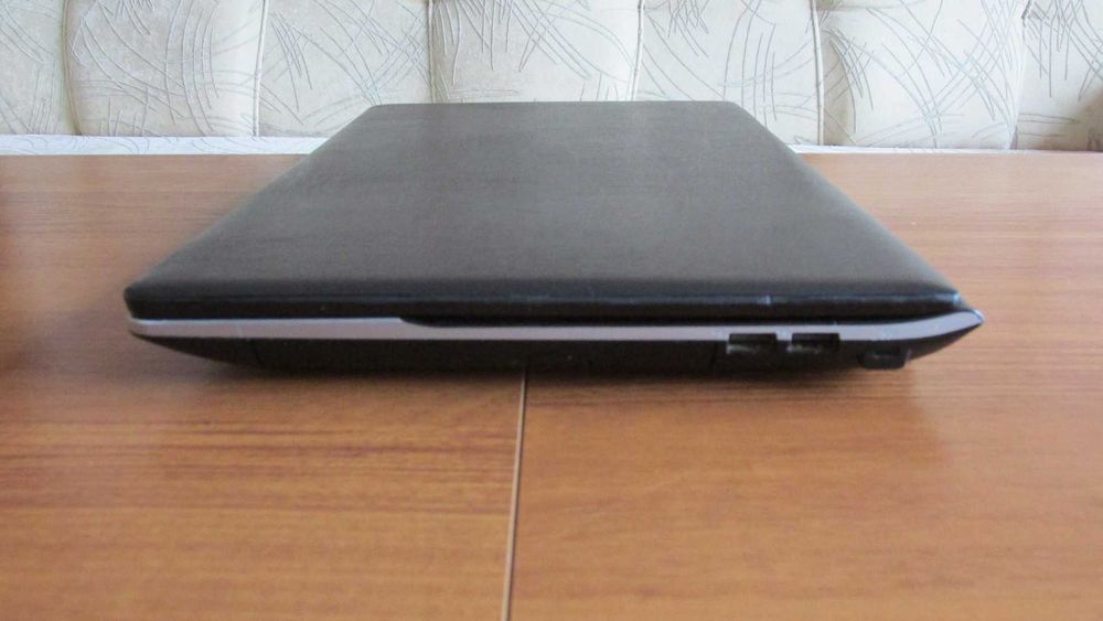 15.6 инча Samsung с 6 GB DDR3 лаптоп