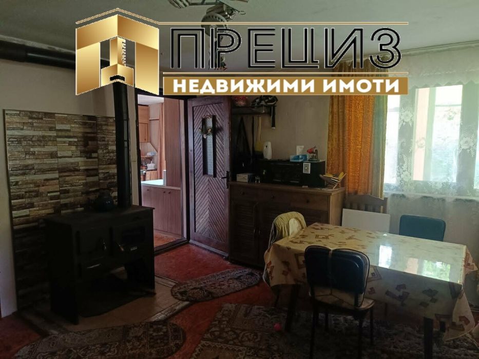Продажба Къща гр. Каспичан - с. Златна нива 720m² и двор 720m²