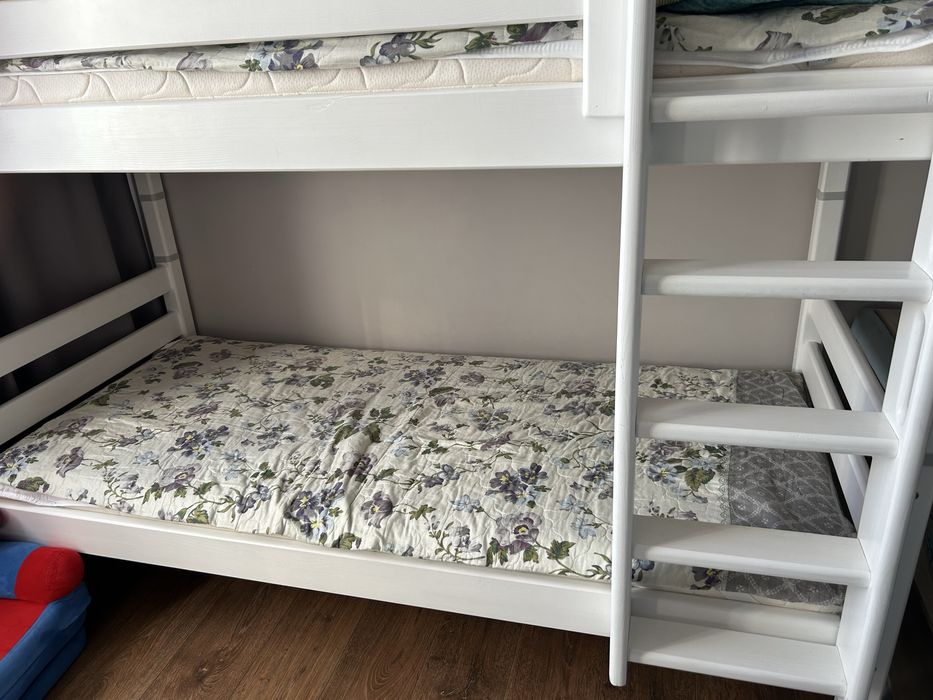 Продаю кровать двухярусную