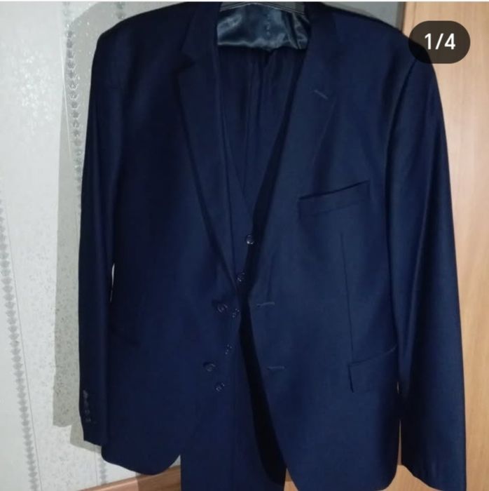 Продам костюм тёмный синий