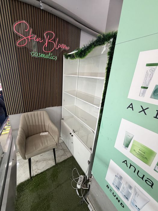 Шкафы для бизнеса витрины