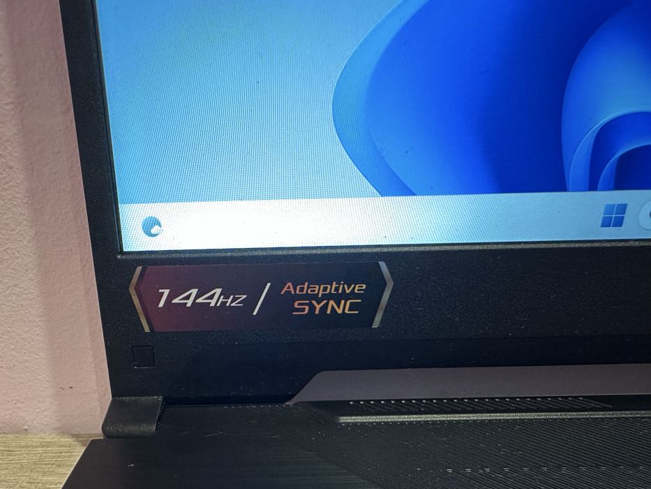 Продавам лаптоп asus
