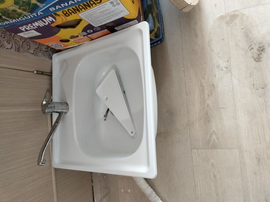 Раковина с смесителем