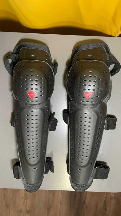 Genunchiere moto Dainese Knee V E1 – protectie genunchi + tibie