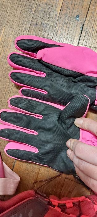 Vând pachet cu: pantofi/ adidas tracking, role, mănuşi, fetită,7- 8 an