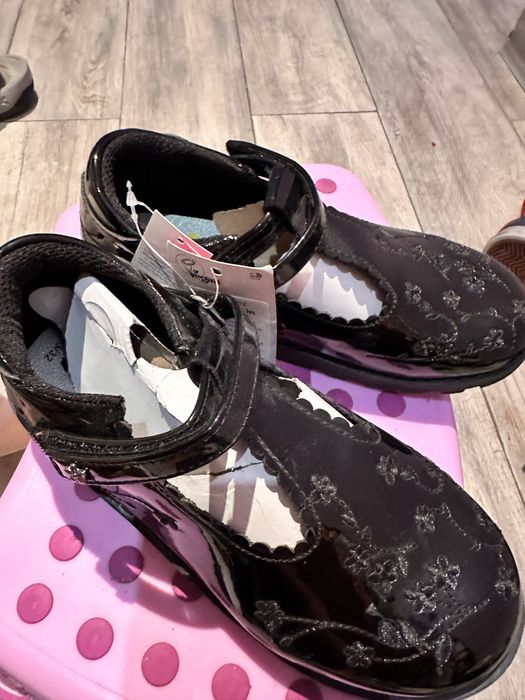 Обувки за момиче/нови и много запазени 32/33 номер