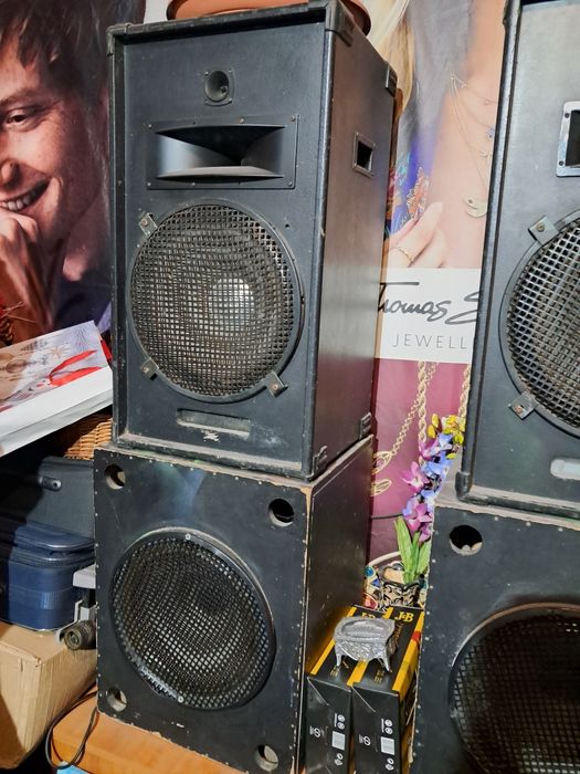 Vînd doua seturi de boxe în stare buna de funcționare. Cele mari 600 lei neg. Iar Cele mici 250 neg..