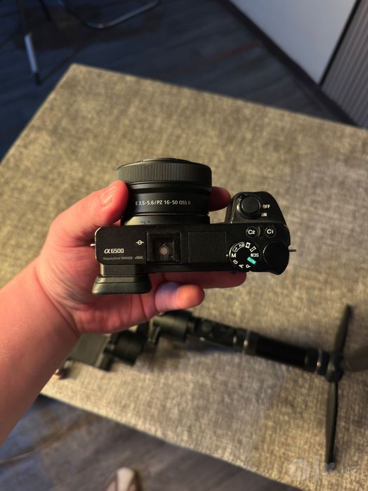 Sony a6500 kamera stabilizatro zhyun + bustr sotiladi