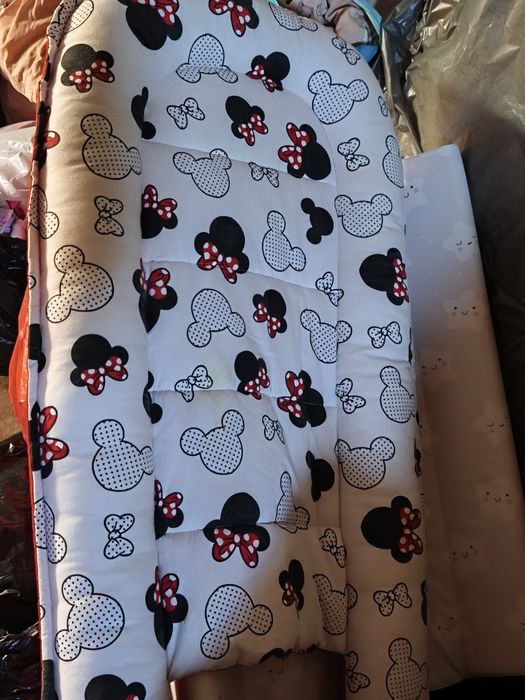 Vând baby nest de fetițe