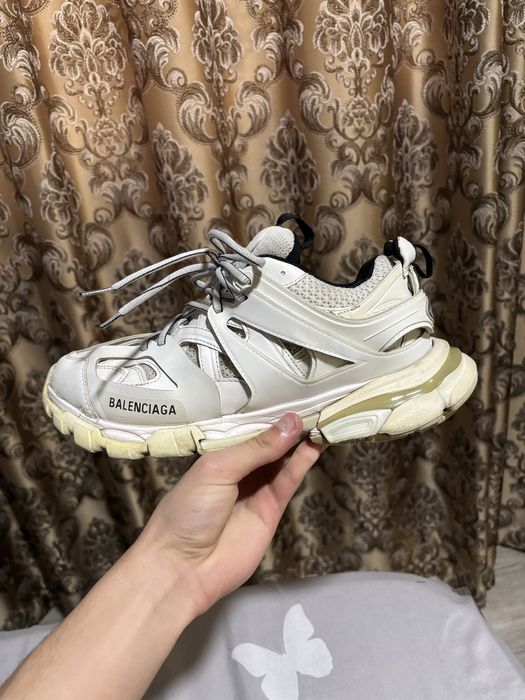 Balenciga track