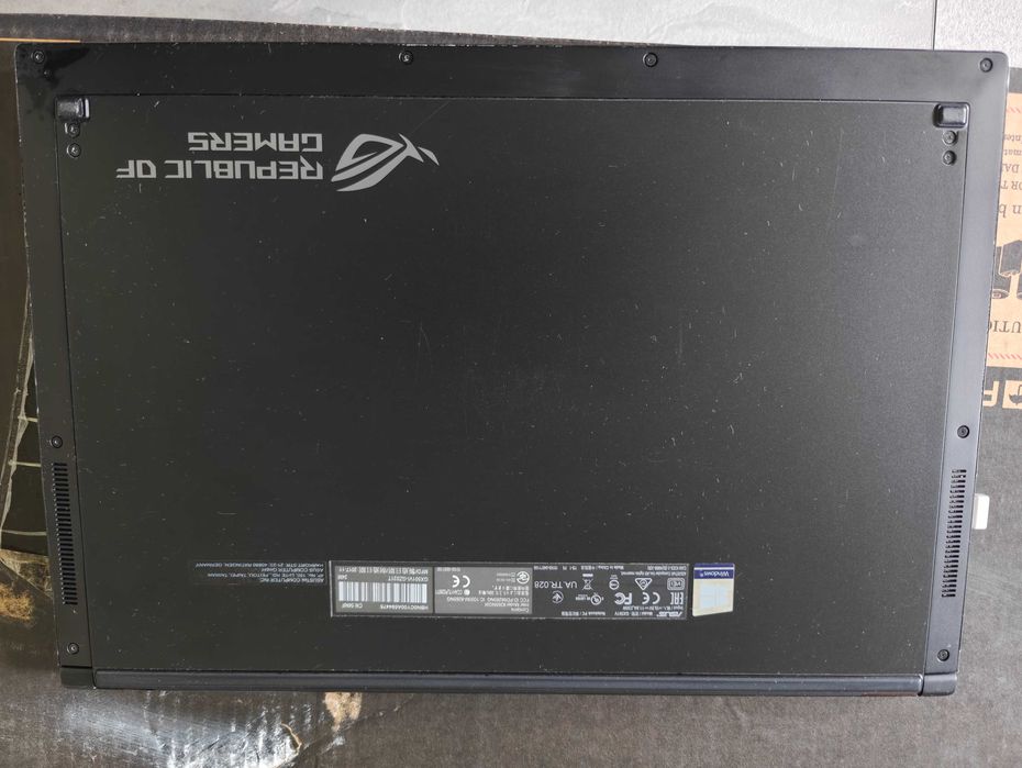 Топ състояние! Геймърски ASUS ROG Zephyrus GX501V | i7 | GTX 1080ti max-q | 1TB SSD
