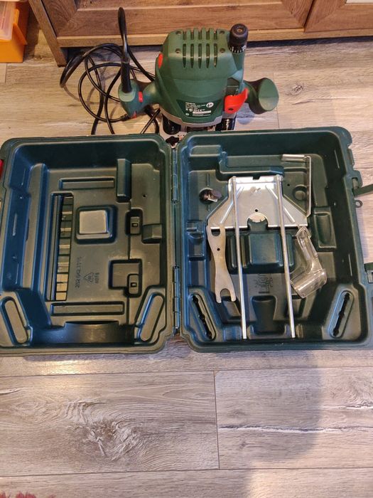 Freză verticală Bosch POF 1400 ACE – 1400W – stare excelentă