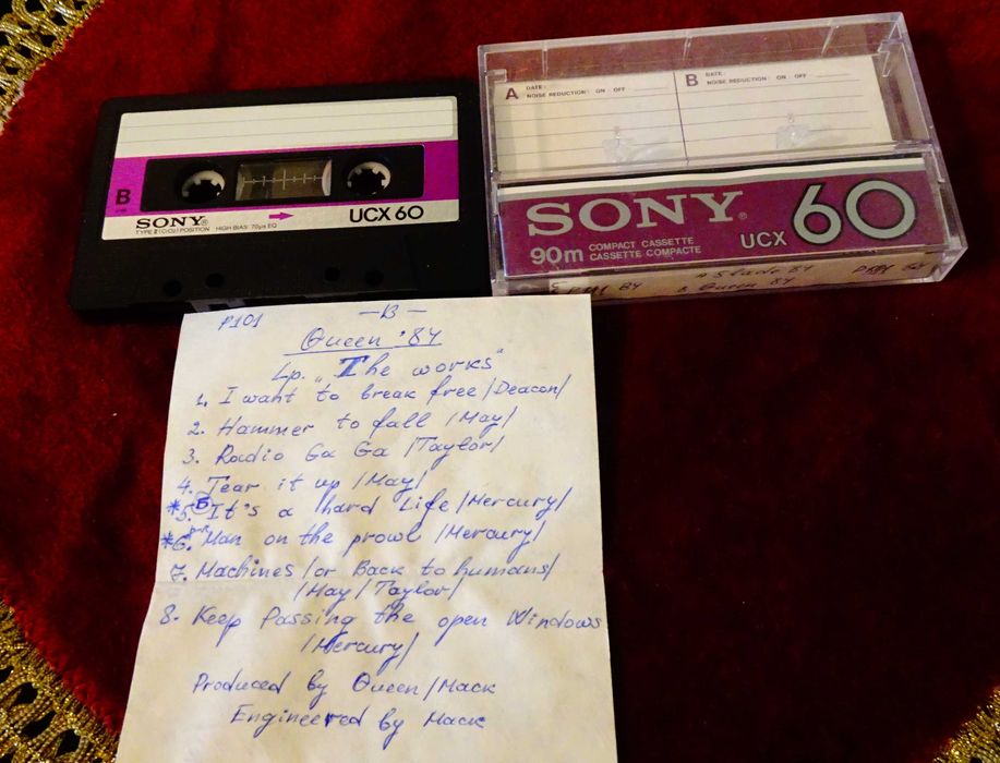 Аудиокасета Sony UCX60 с Queen и Slade.