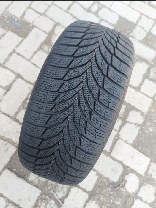 O bucată 245/45 R18 M+S iarnă - una Goodyear Michelin Nokian Nexen